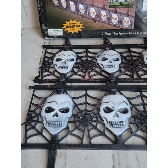 Gothic skull fence light up Halloween prop lawn decor home - Picture 3 of 10